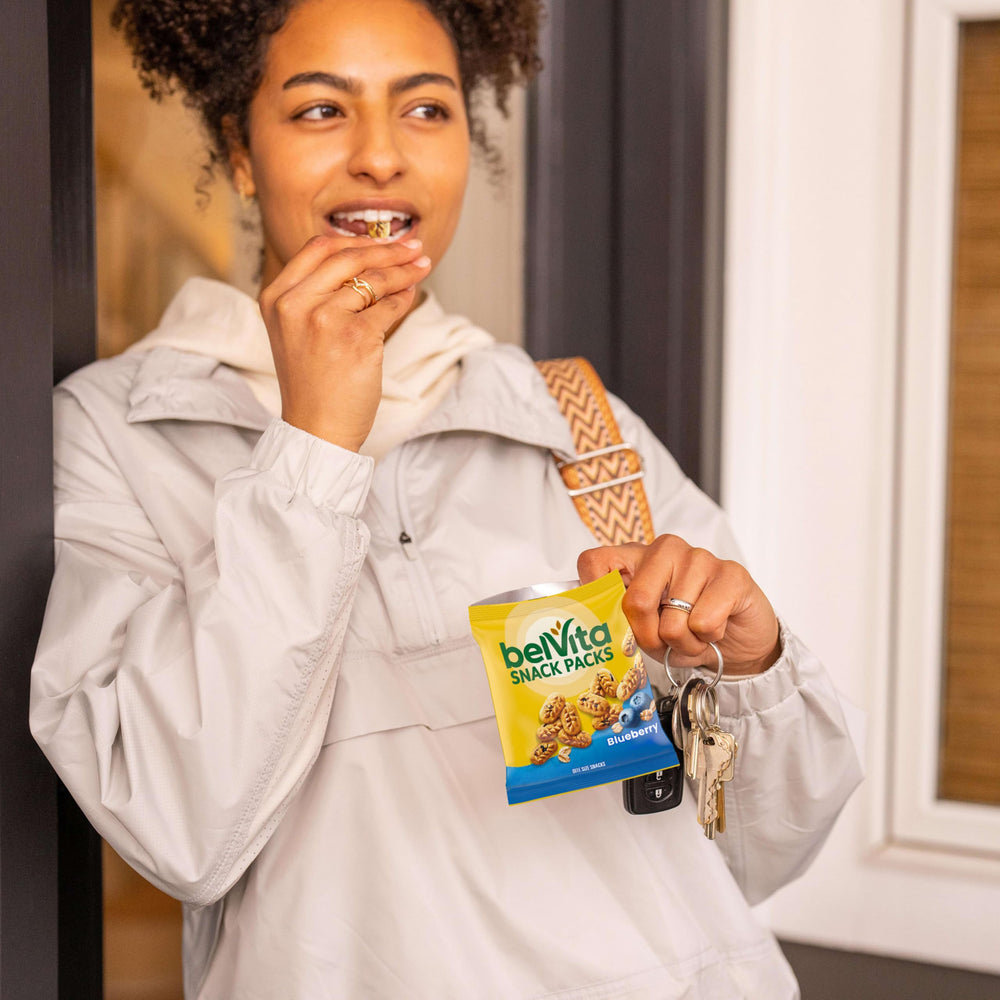 Belvita bites school snack pack, kid-friendly crunch.