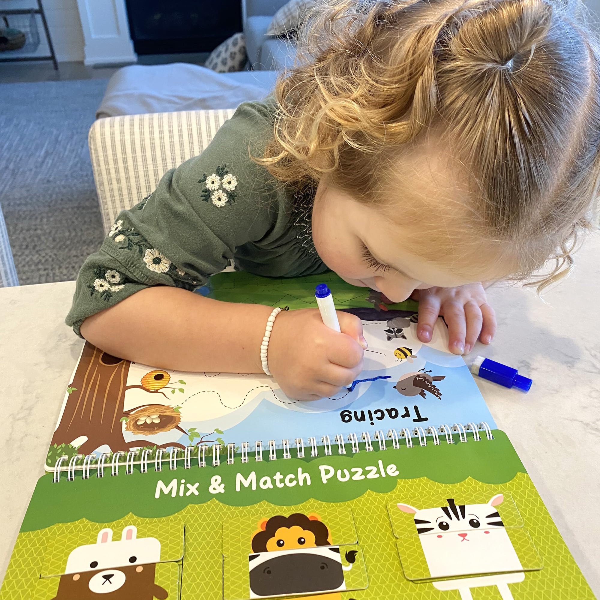 BenBen Busy Book comes with a storage canvas bag for easy transport and storage.