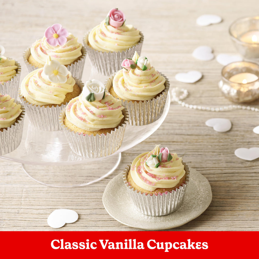 Betty Crocker frosting pairing enhances cupcakes with flavor.