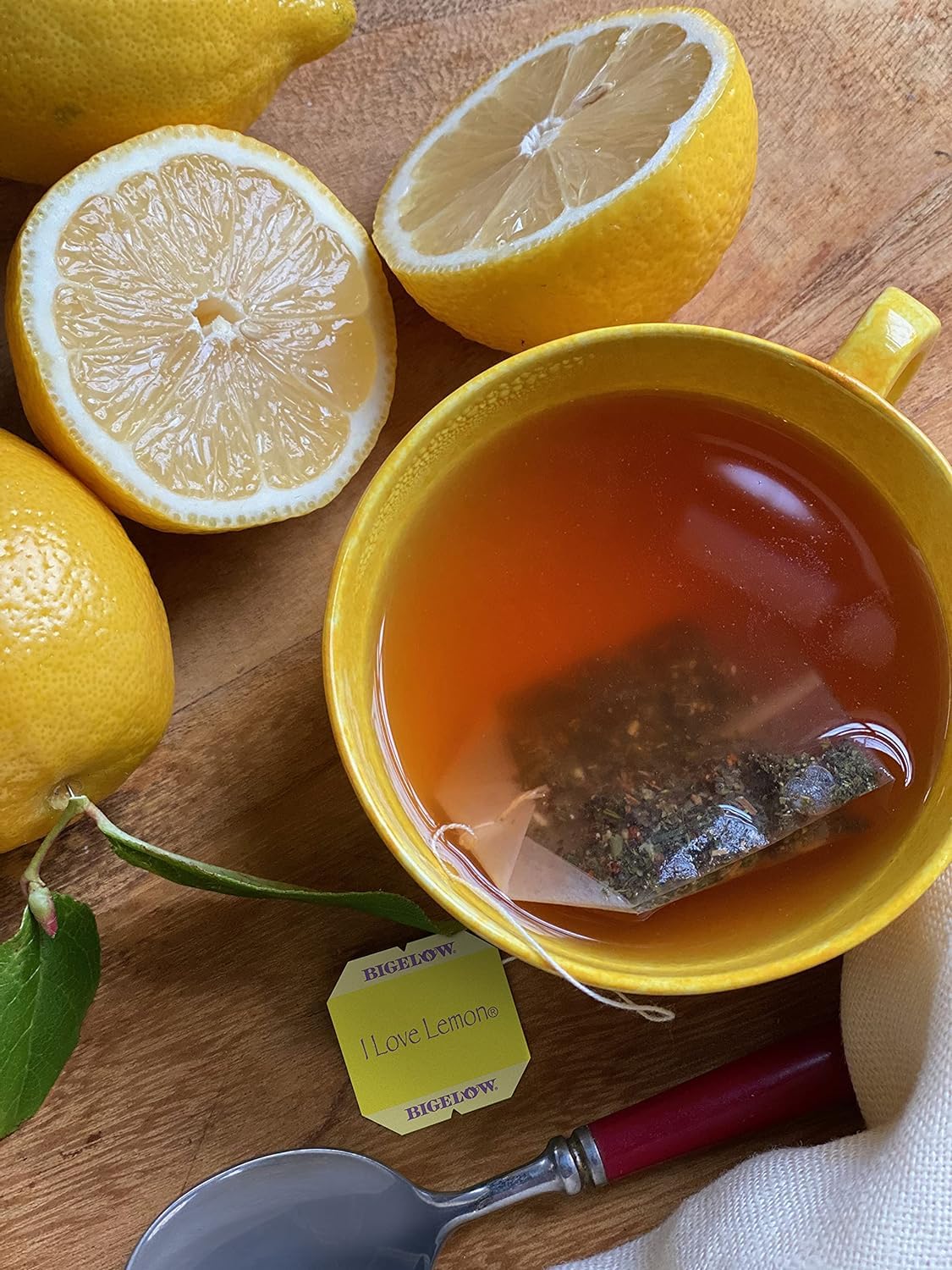 Lemongrass and lemon notes in Bigelow I Love Lemon tea