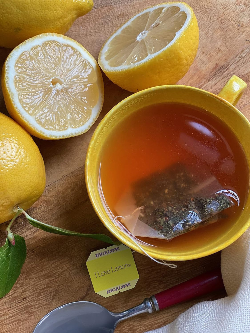 Lemongrass and lemon notes in Bigelow I Love Lemon tea