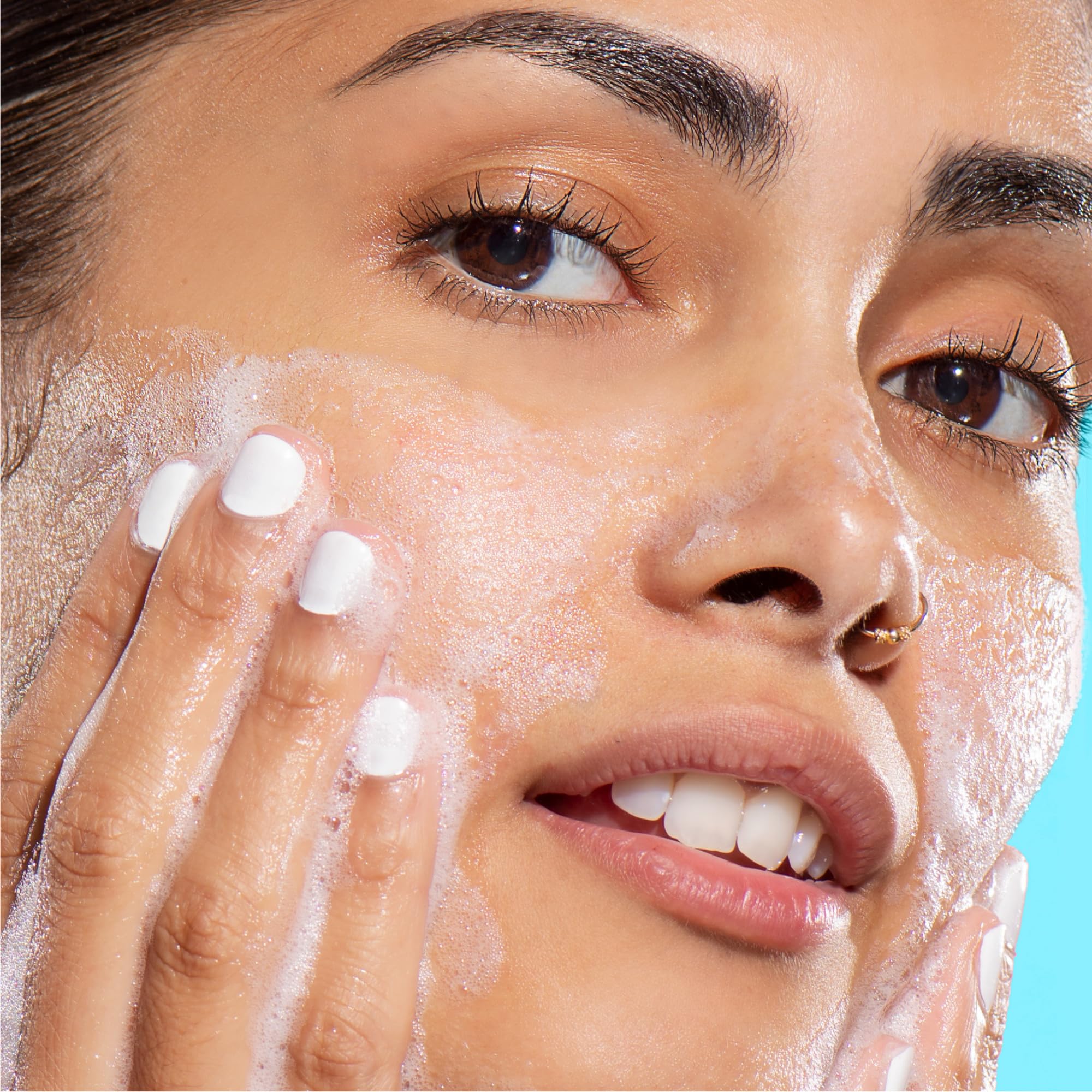 Bioré Balancing Face Wash before-after demonstrates refreshed-looking skin.