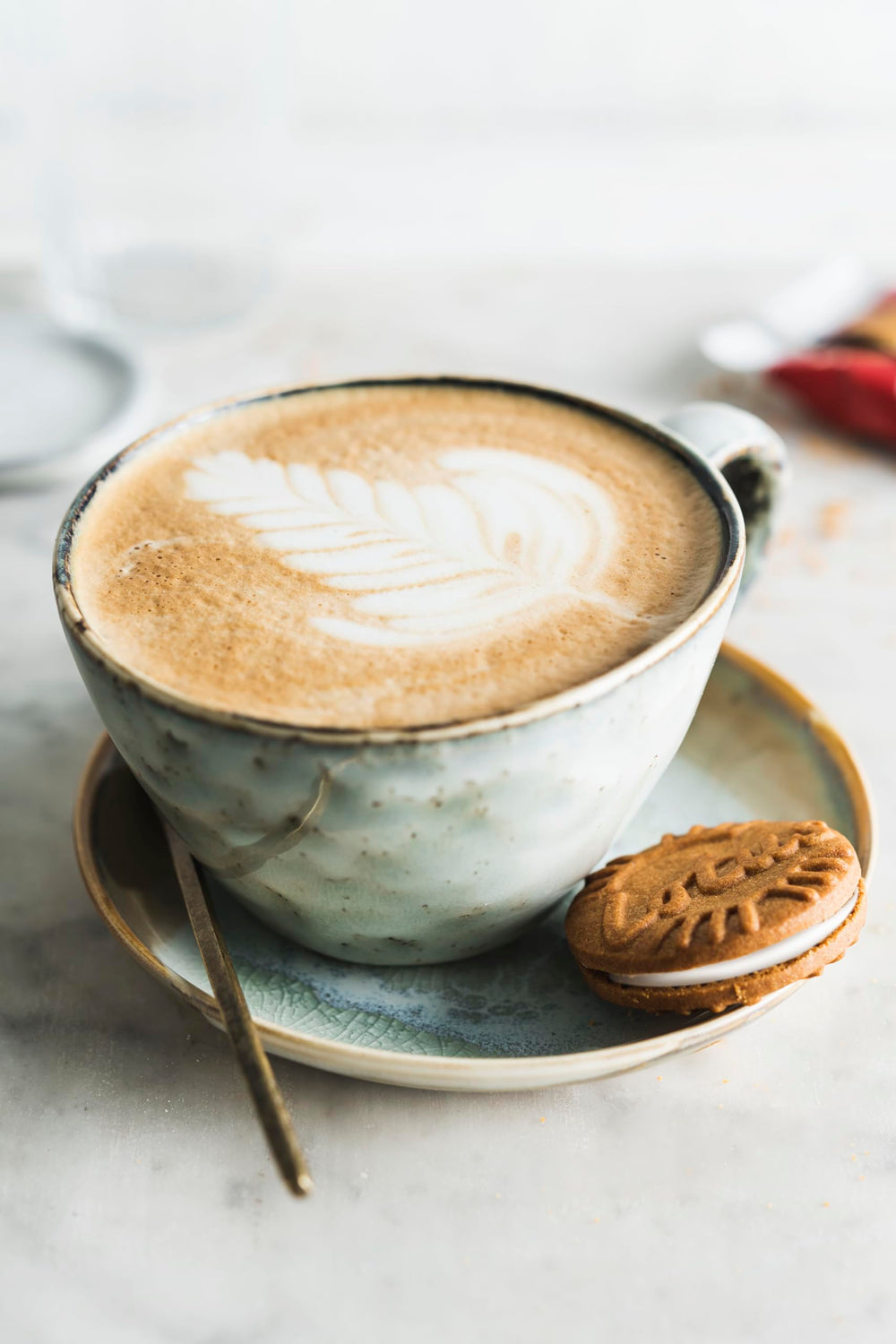 Biscoff vanilla sandwich pack interior highlights two sharing packs for gatherings