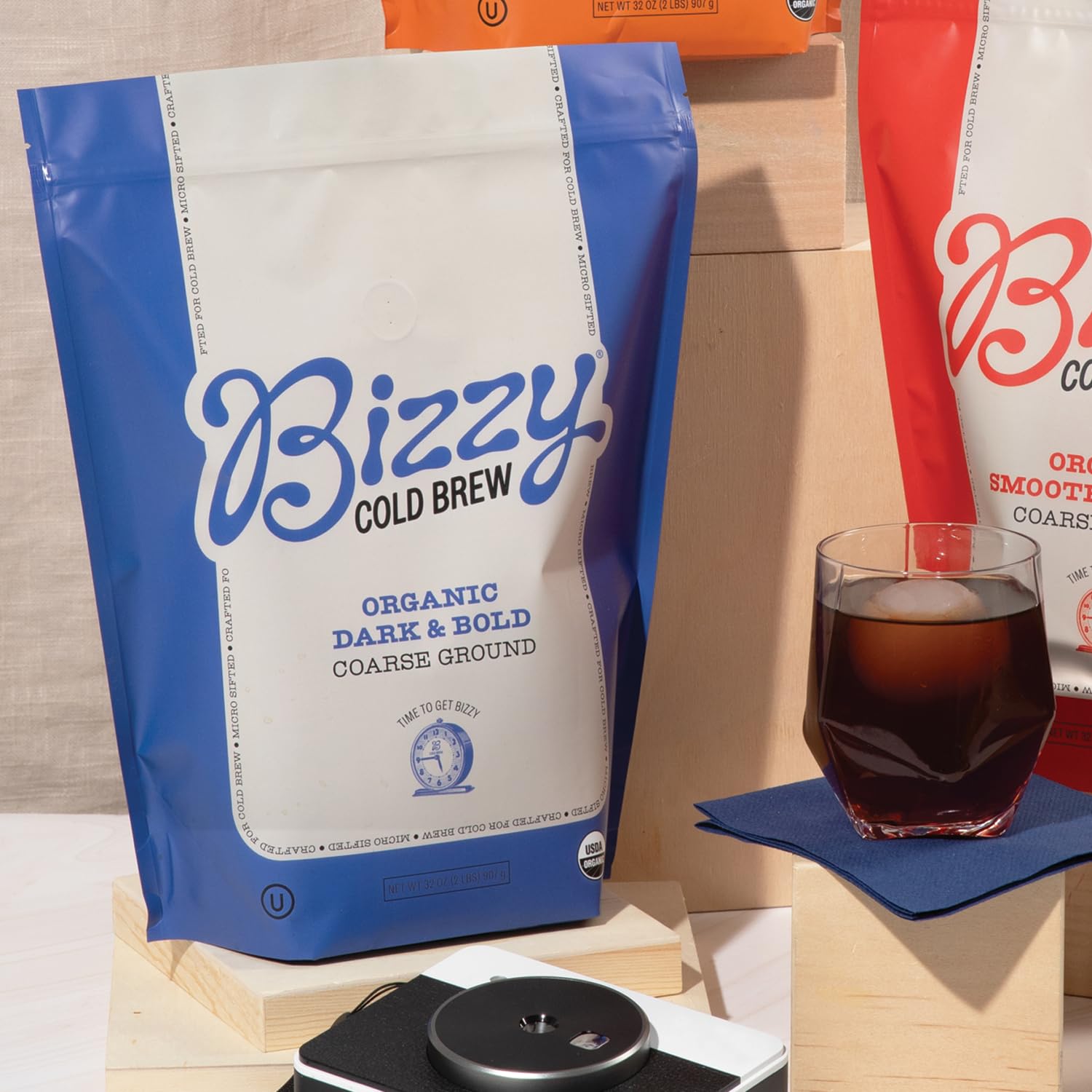 Bizzy Organic Dark Roast coffee beans with rich aromas