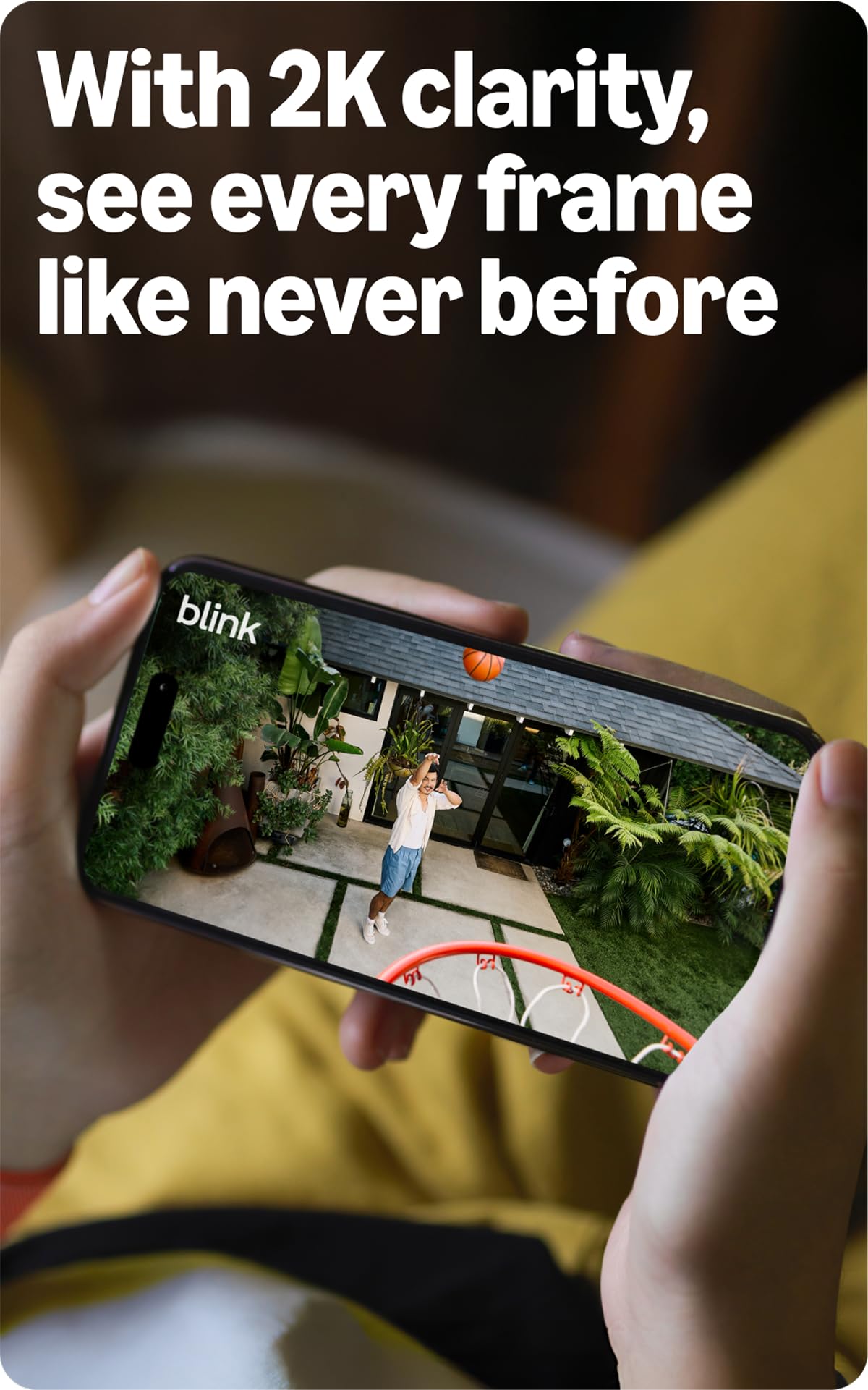 Blink Outdoor 2K+ video clarity close-up captures sharp textures and color details at dusk.