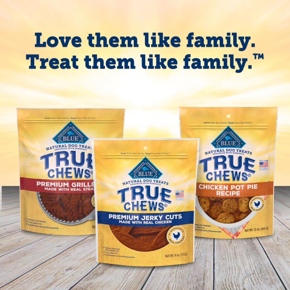 Blue Buffalo easy tear sizes image demonstrates versatile serving for all breeds.