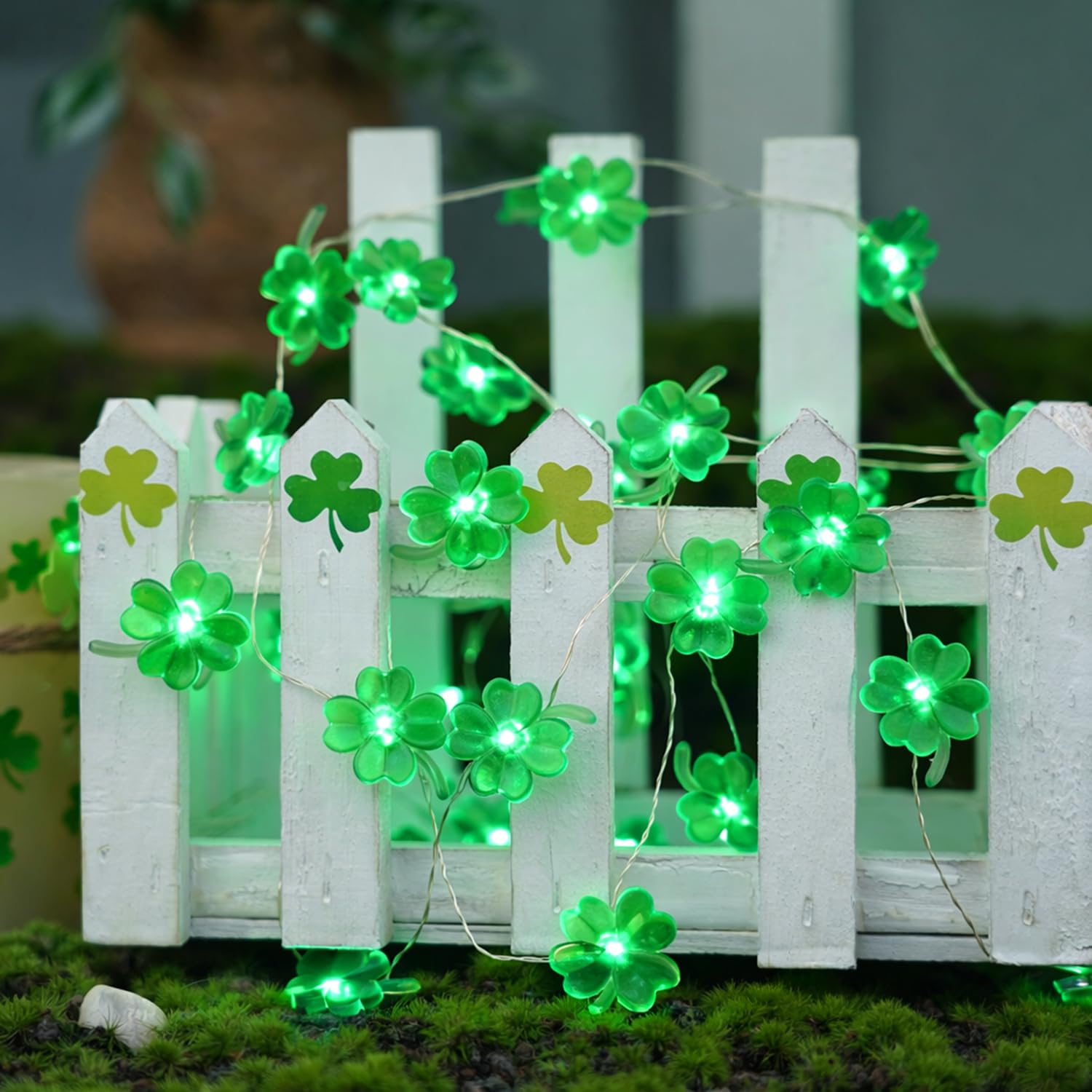 Indoor-outdoor BOHON shamrock lights ideal for windows, patios, and walls