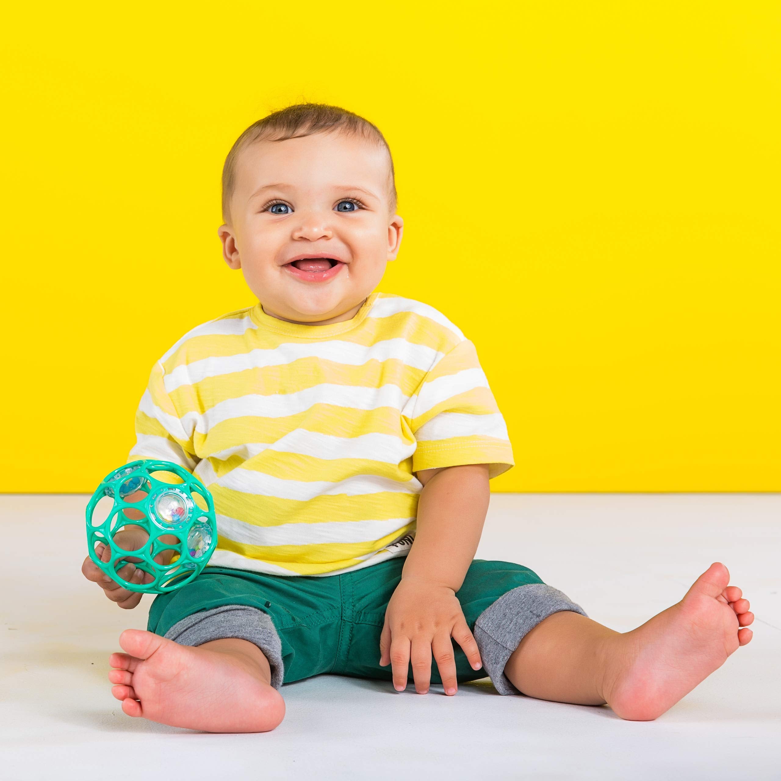 Bright Starts Little Shakers Oball Jingle & Shake Pal encourages playful rattling and sound discovery.