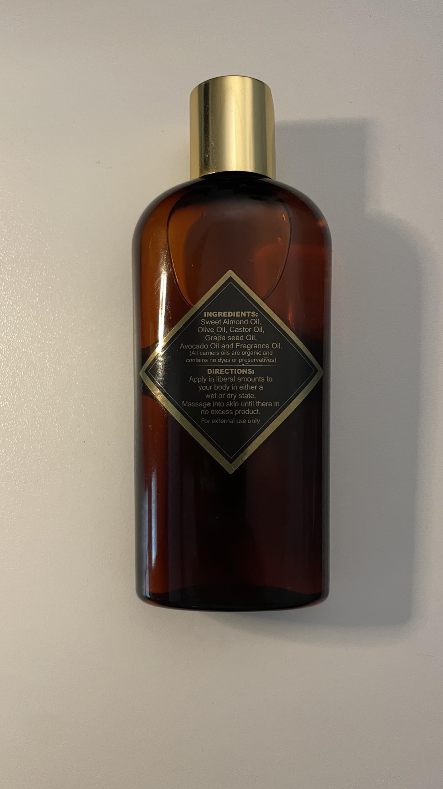 Ingredients close-up shows avocado, grapeseed, and almond oil blend.