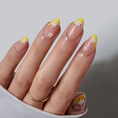 BTArtbox Daisy short almond press-on nails for quick at-home manicure with gel glue