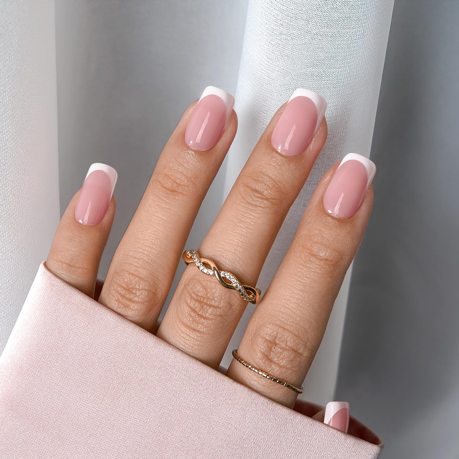 BTArtboxnails XCOATTIPS short square tips on nails offer a comfortable natural extension.