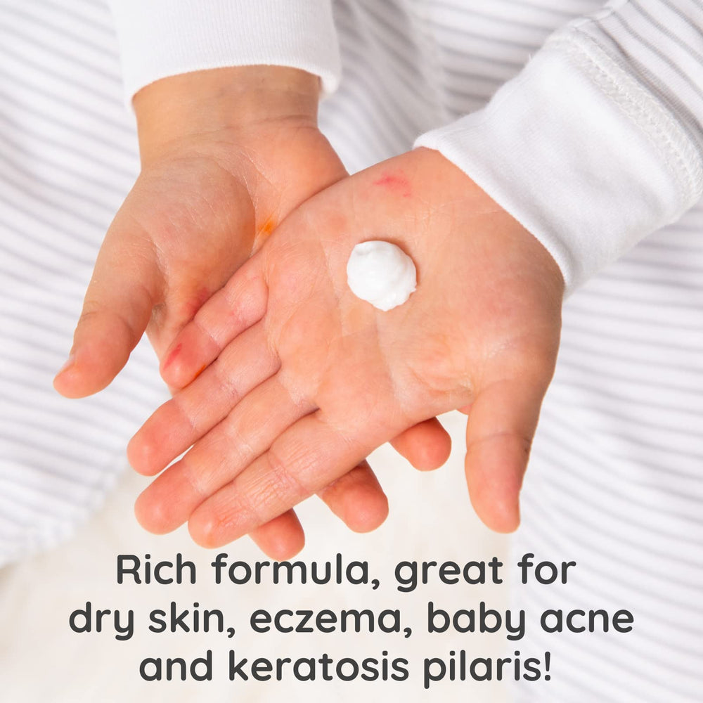 Bubbsi newborn skin application demonstrates gentle care.