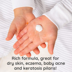 Bubbsi newborn skin application demonstrates gentle care.