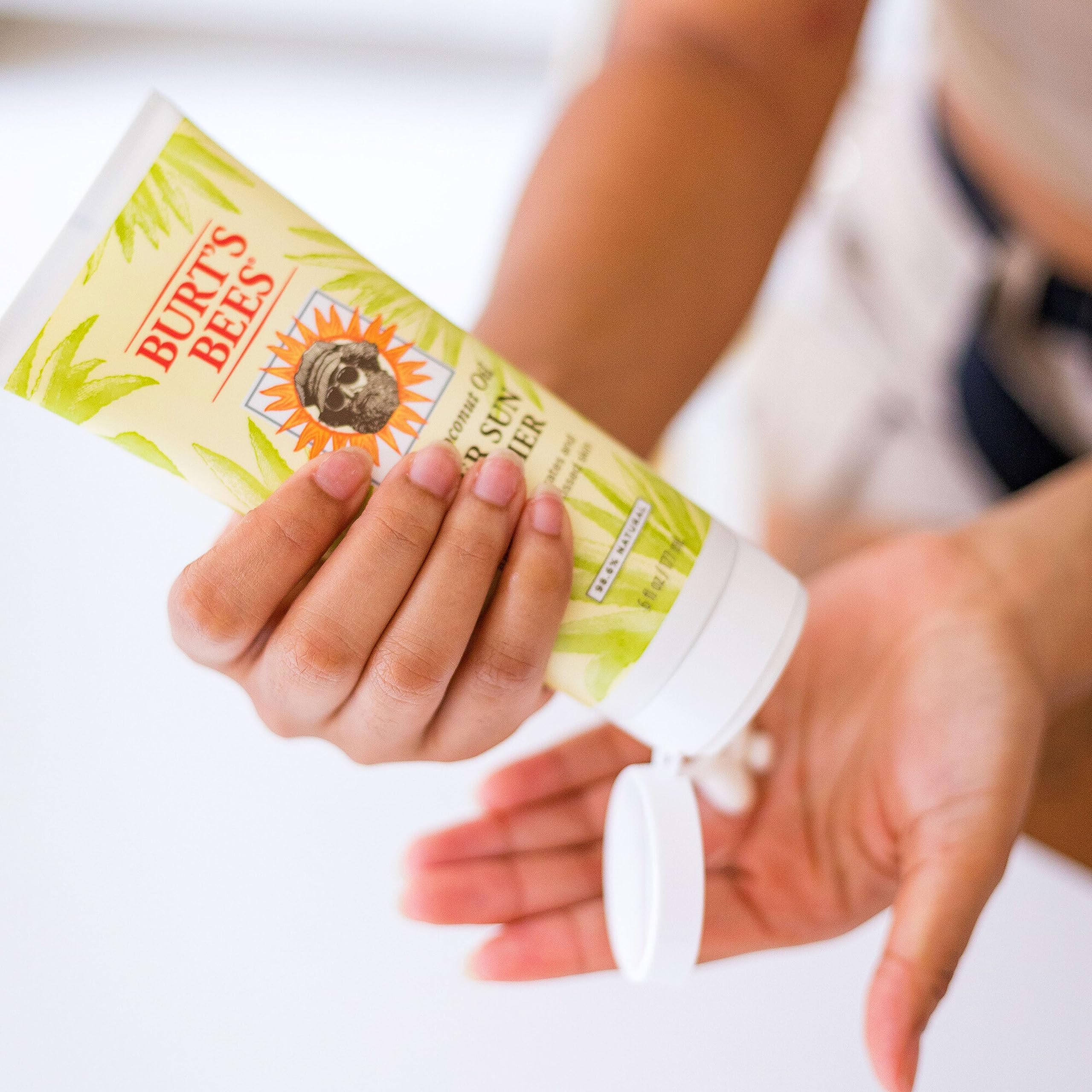 Burt's Bees After Sun aloe vera ingredients close-up, soothing botanicals
