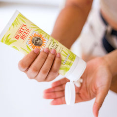 Burt's Bees After Sun aloe vera ingredients close-up, soothing botanicals
