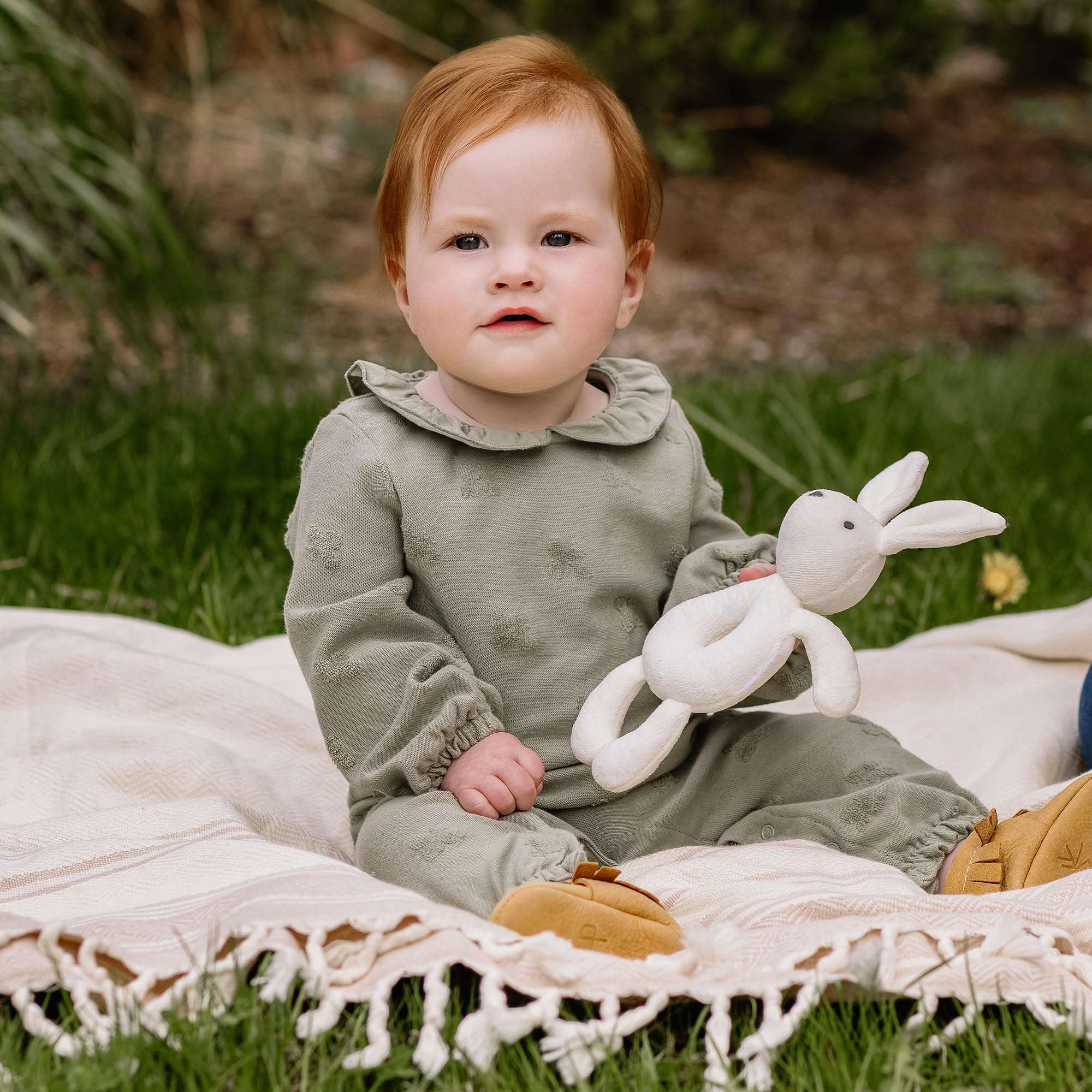 Burt's Bees Baby dog rattle delivers soft fill and soothing sounds during tummy time.