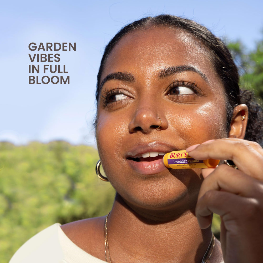 Burt's Bees Garden Party Green Apple lip balm tube for smooth lips.