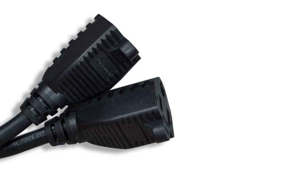 Cablelera dual-outlet NEMA 5-15R splitter for easy two-device power sharing.