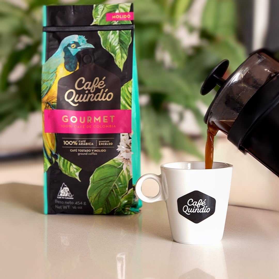 Cafe Quindio local farmers sourcing photo, highlighting traceability and community support