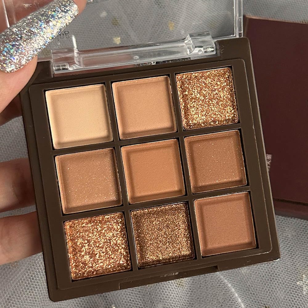 CAKAILA finished look with warm bronze shimmer