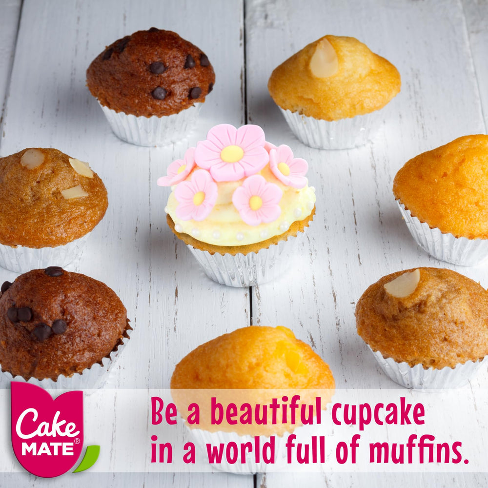 Cake Mate 9 Pack red gel tube for eye-catching holiday accents on cakes.