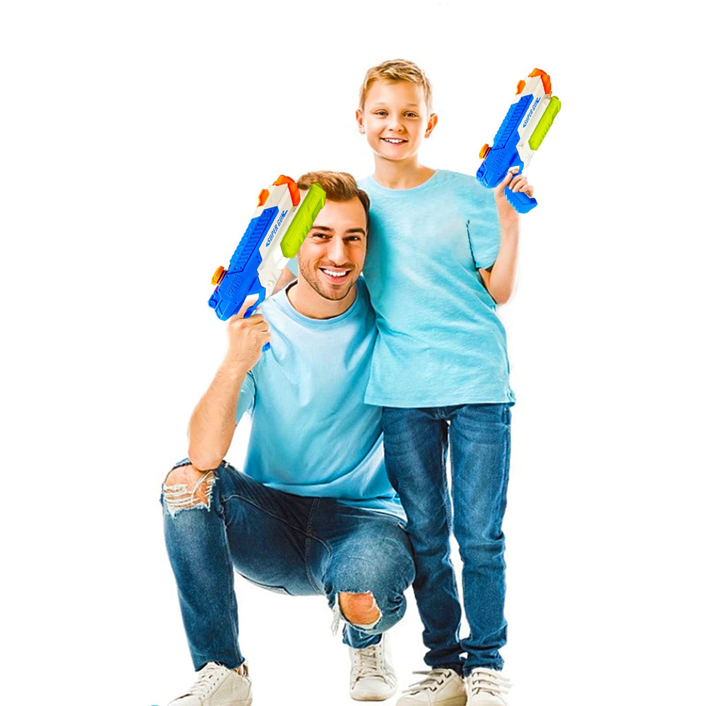 CAKUNI water guns two-pack in use for family bonding.