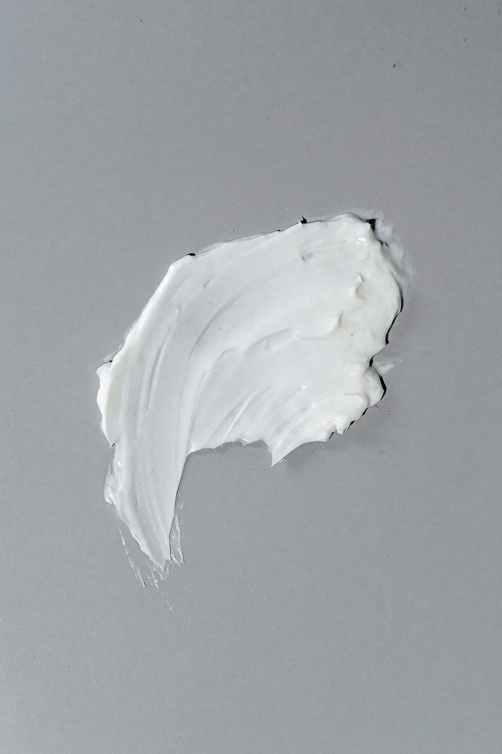 California Born Days of Dirt hair-application close-up shows versatile use on damp or dry hair.