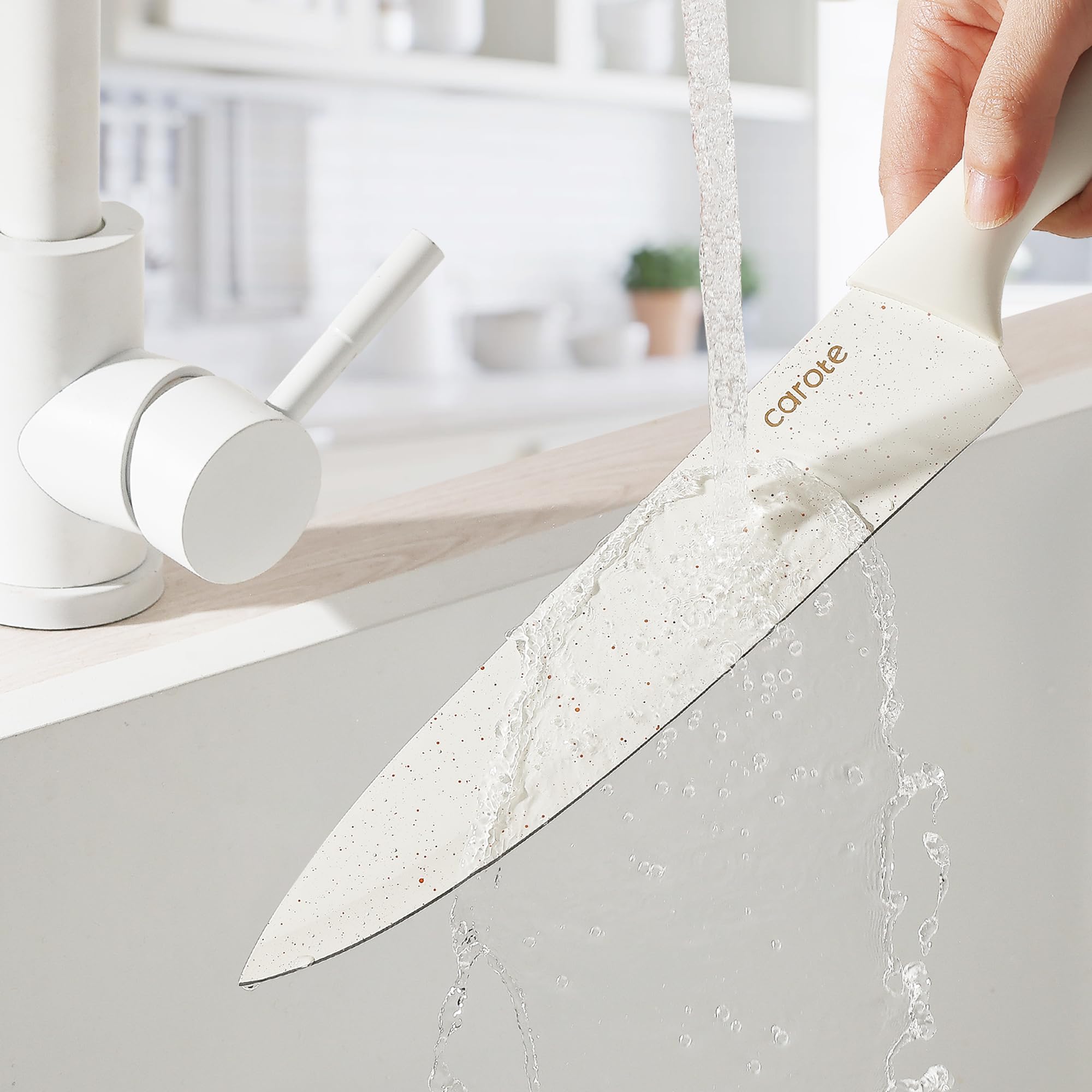 CAROTE wooden block shows safe knife storage and sleek design.