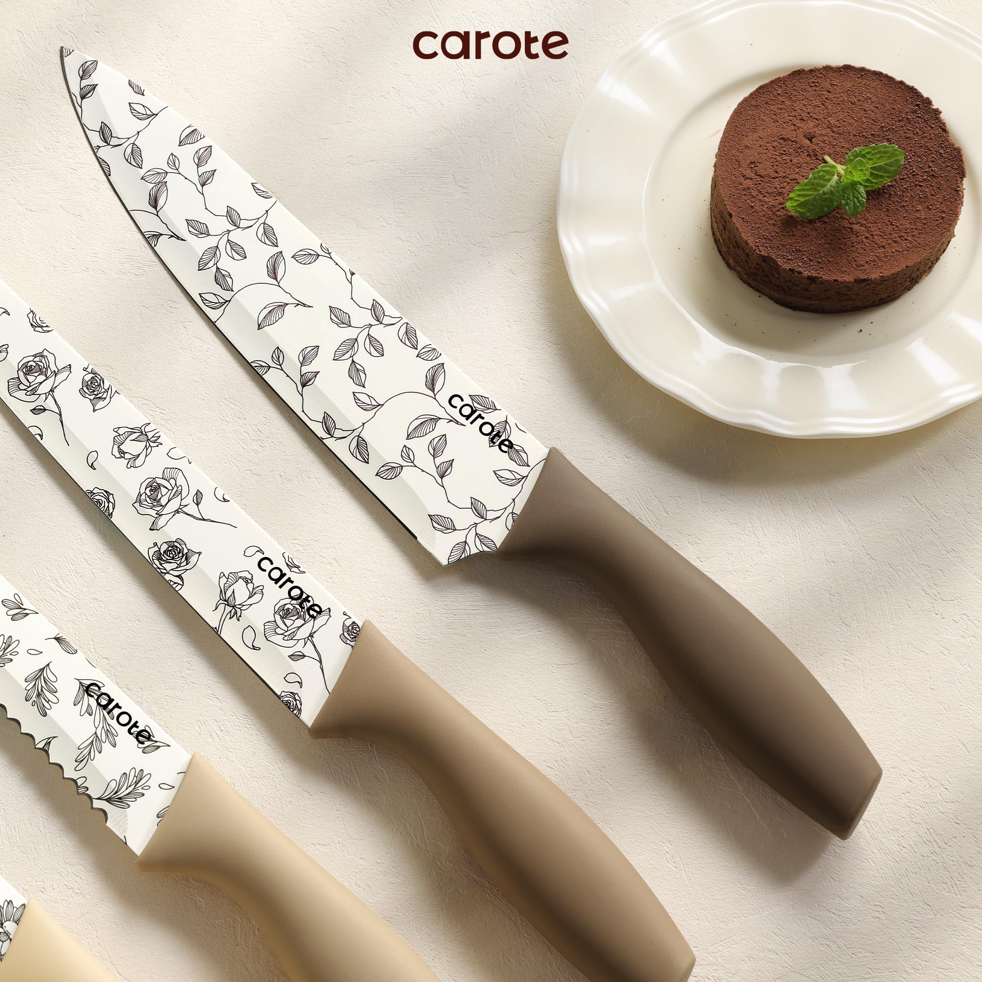 CAROTE blade guards simplify storage and quick transport in a tidy kitchen.