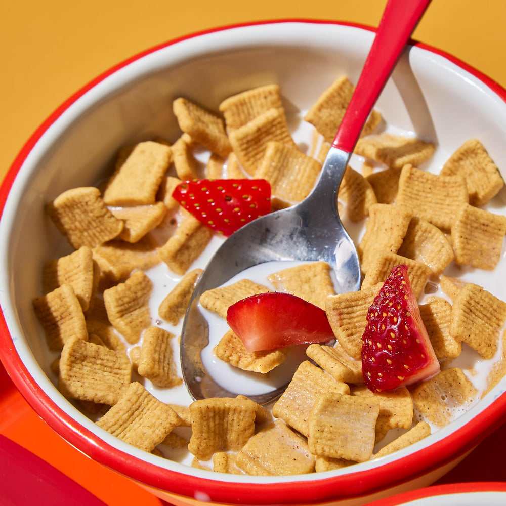Gluten-free label on packaging signaling allergy-conscious breakfast option