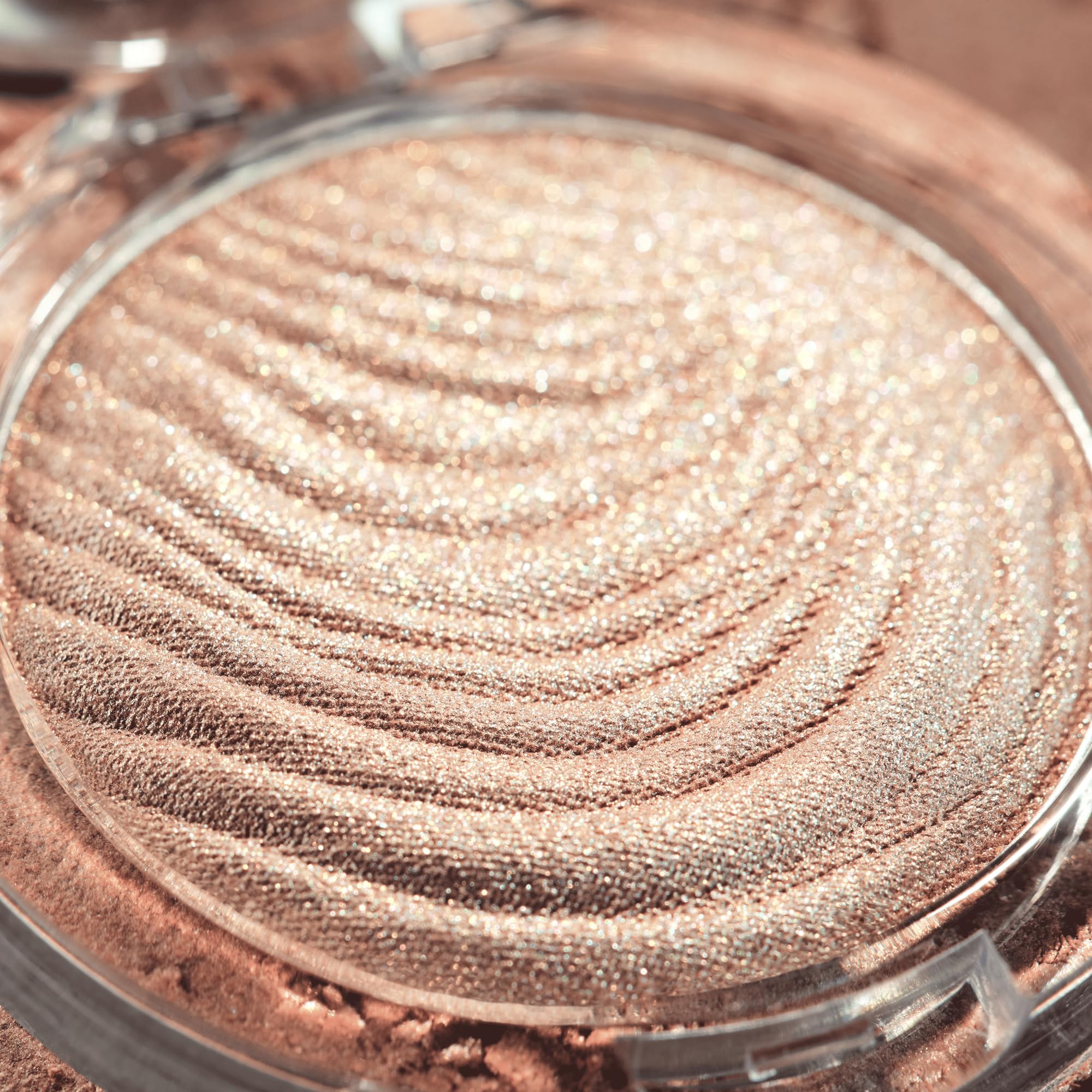 Catrice Aura Glam Bouncy Highlighter application tip demonstrates soft, buildable luminosity.