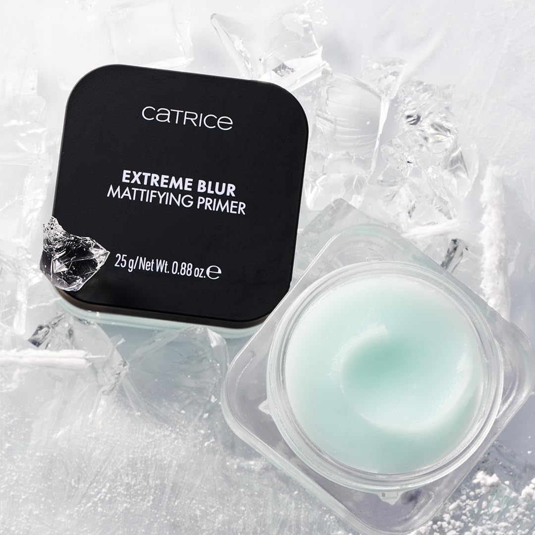 Catrice Extreme Blur Matte Primer swatch showcases blurred complexion and even tone.