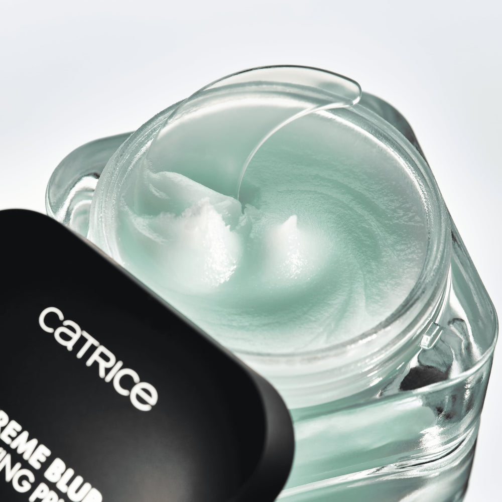 Catrice Extreme Blur Matte Primer cooling gel swatch with refreshing feel and oil control.