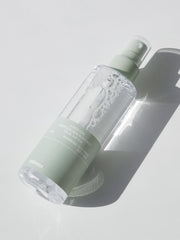 Celimax Heartleaf BHA Body Mist demonstrating back spray for easy reach.