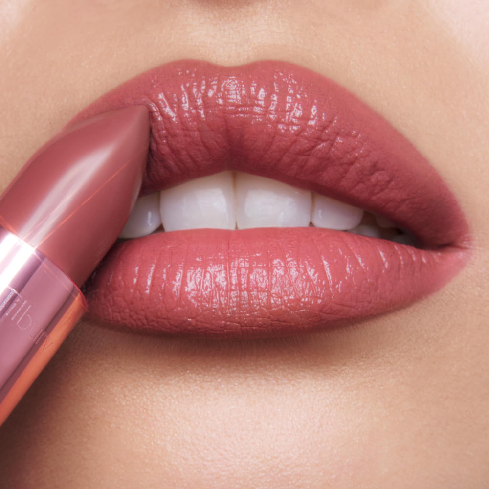 Charlotte Tilbury K.I.S.S.I.N.G mini pink lip bullet close-up for smooth application.