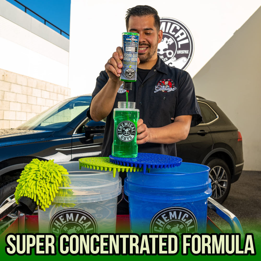 Chemical Guys Honeydew Snow Foam scent highlight conveys a pleasant washing experience.