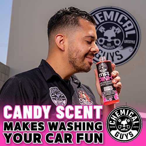 Bucket wash setup with Mr. Pink for flexible detailing at home.