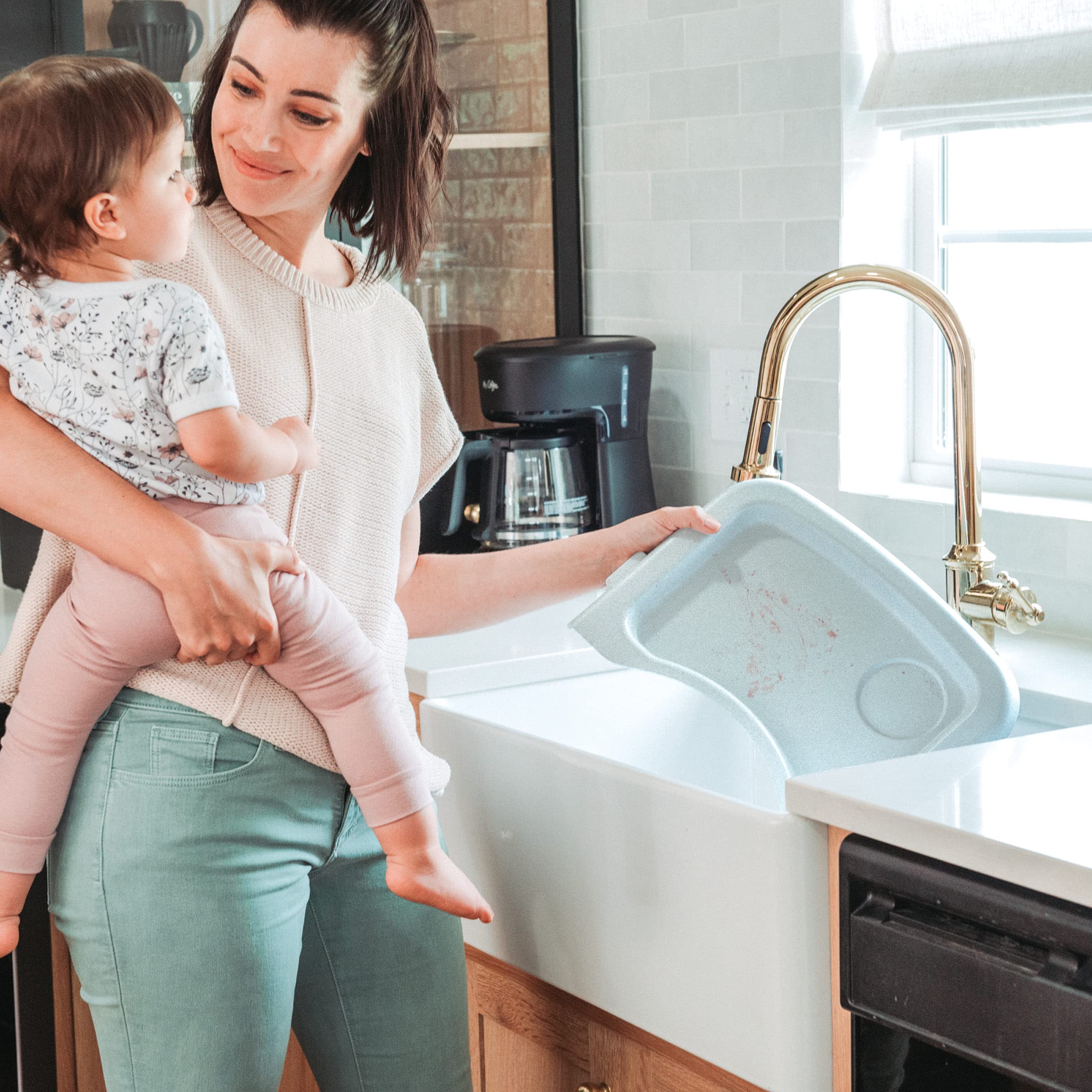 Chicco FastLock seat removal for quick crumb cleanup between bites.