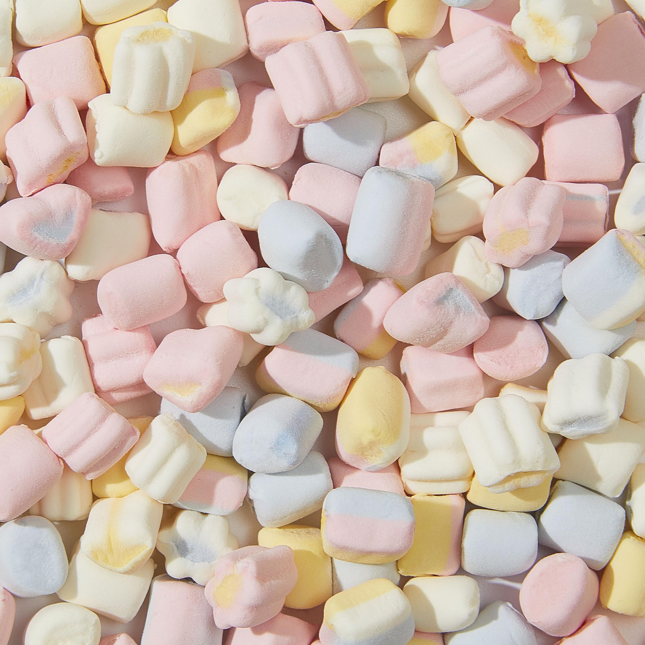 Packaging shows ingredients list and freeze-dried process for clear product details.