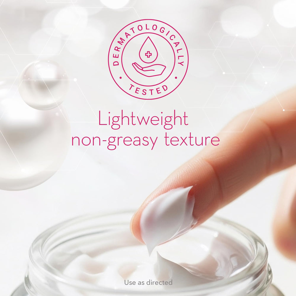 Cicatricure jar close-up demonstrates hydrating glycerin and smooth texture.