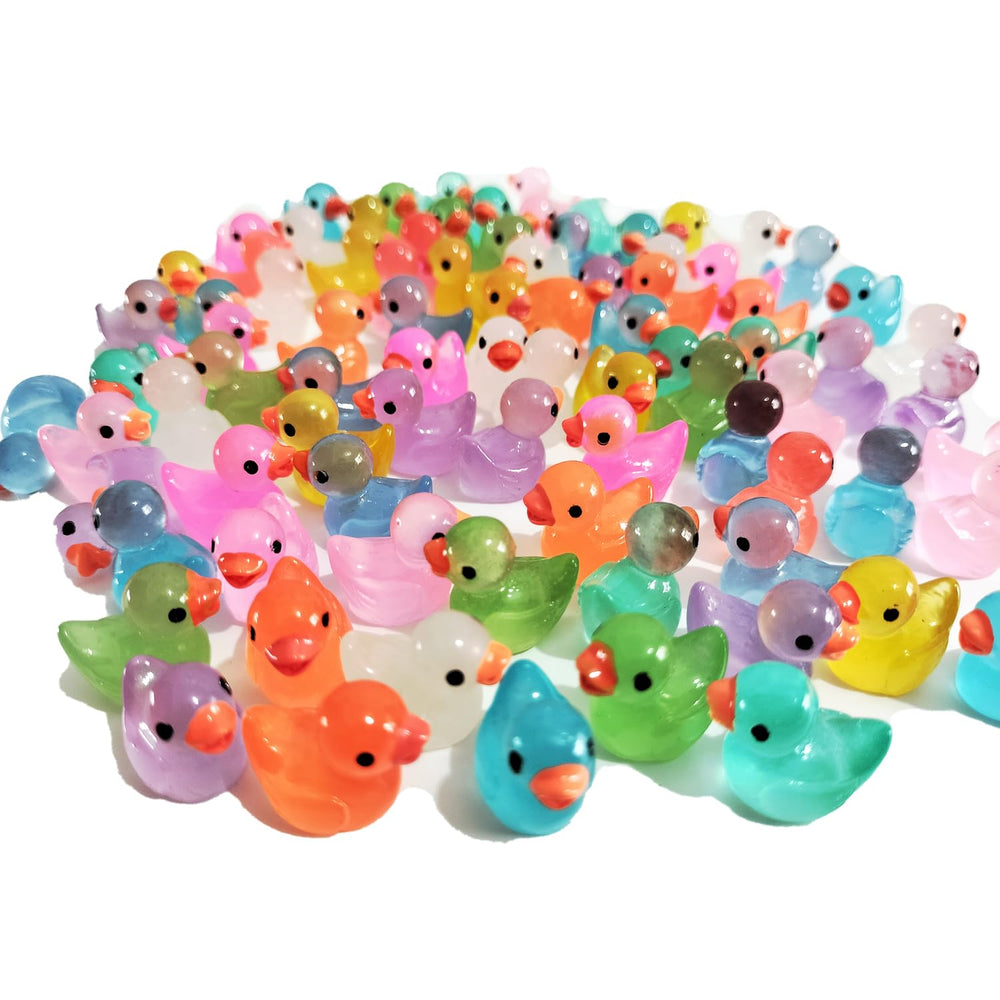Cidinge luminous ducks glow at night after sun exposure for garden scenes.