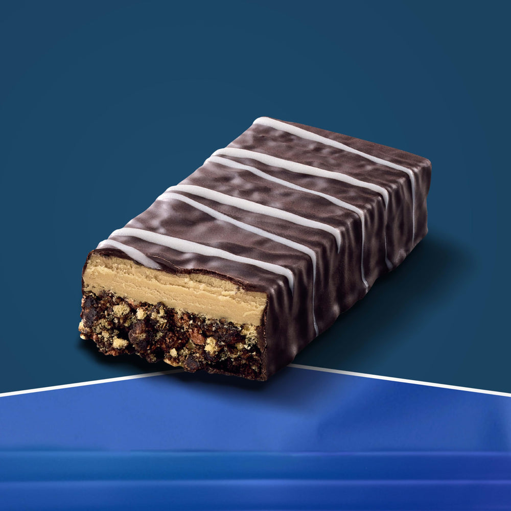 CLIF BUILDERS OREO Bars in a lunchbox highlighting gluten-free, non-GMO protein.