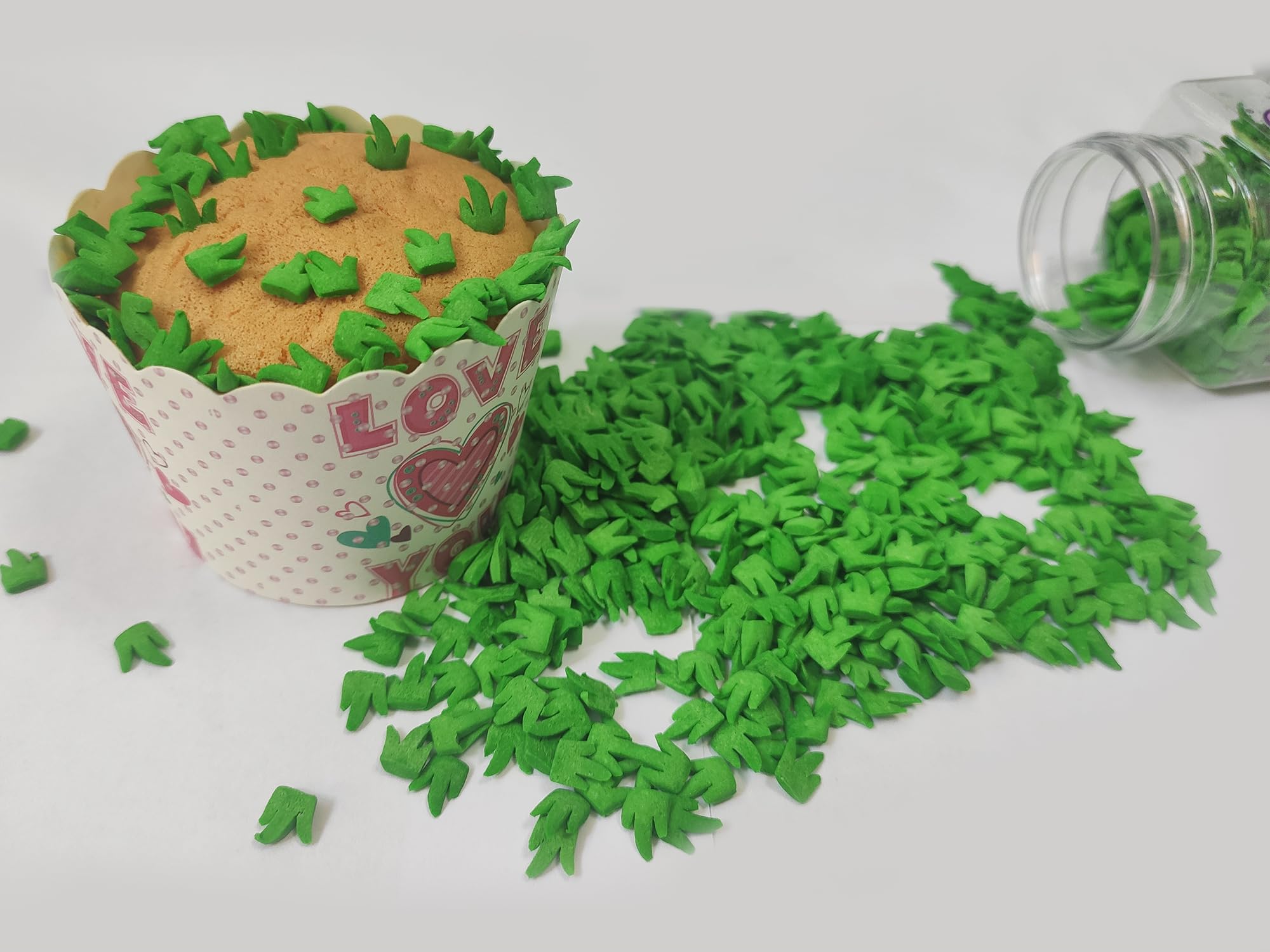 Clonynix edible green grass sprinkles elevate desserts with vibrant green texture