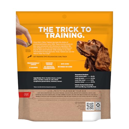 Cloud Star Tricky Trainers cheddar treats 680-count display emphasizes long training sessions.