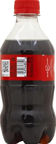 Coca-Cola glass with bubbles highlighting refreshment and enjoyment.