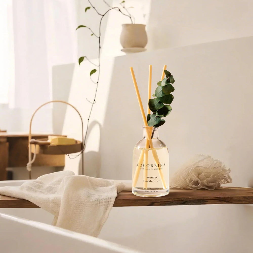 COCORRÍNA Eucalyptus stem in bottle enhances natural look and diffusion.