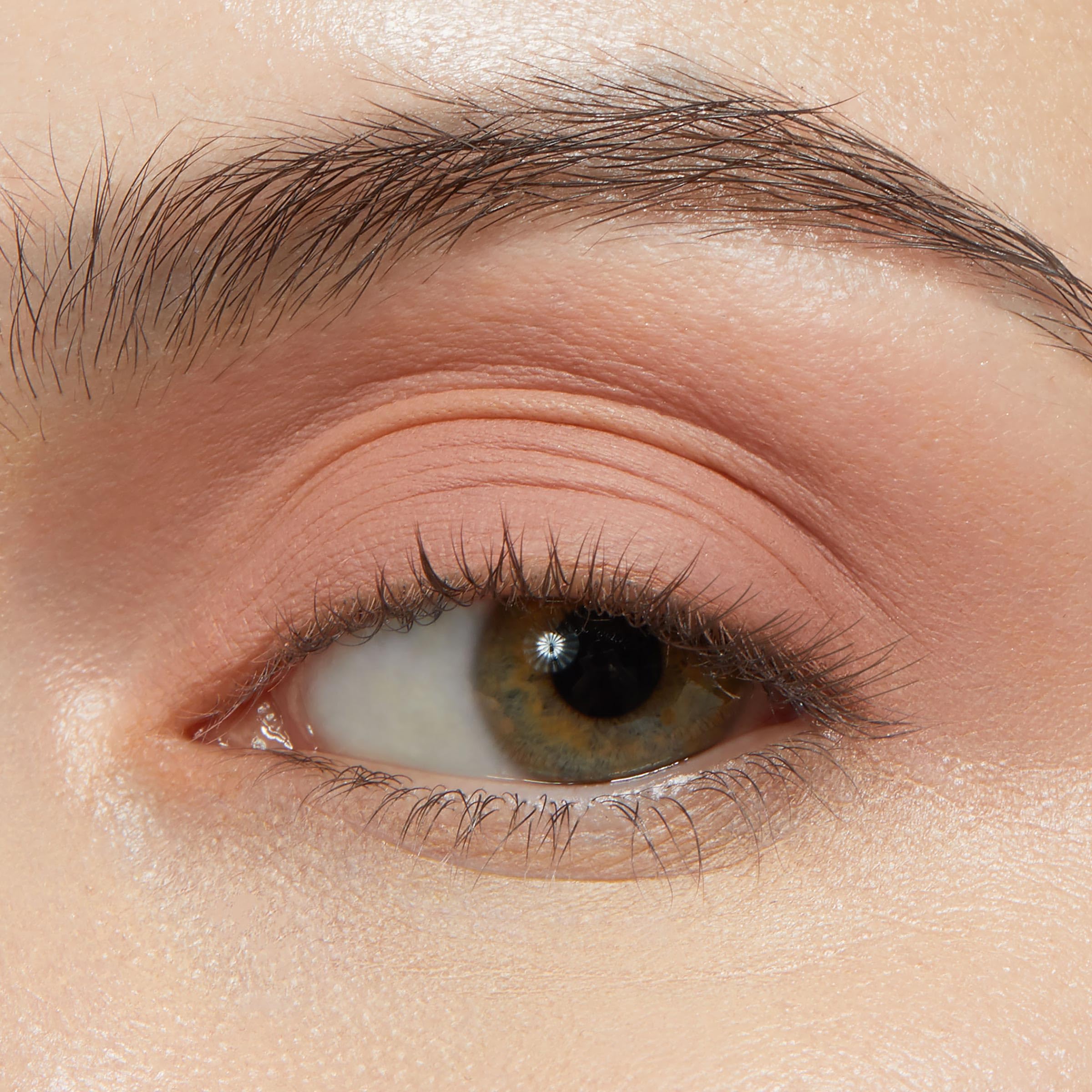 Long-lasting color for all-day wear and vibrant lids.