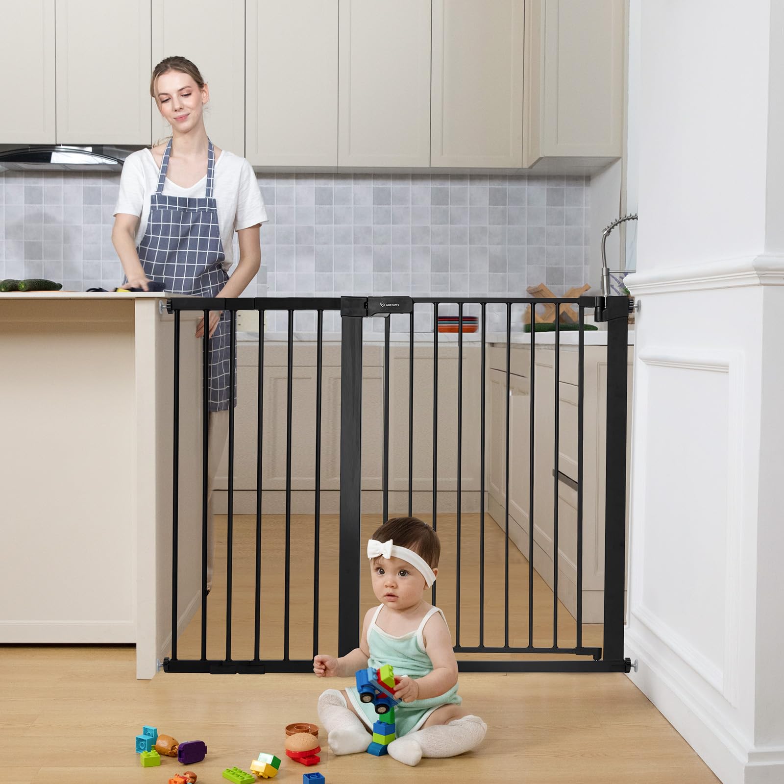 COMOMY Moms Choice Award badge signals trusted safety