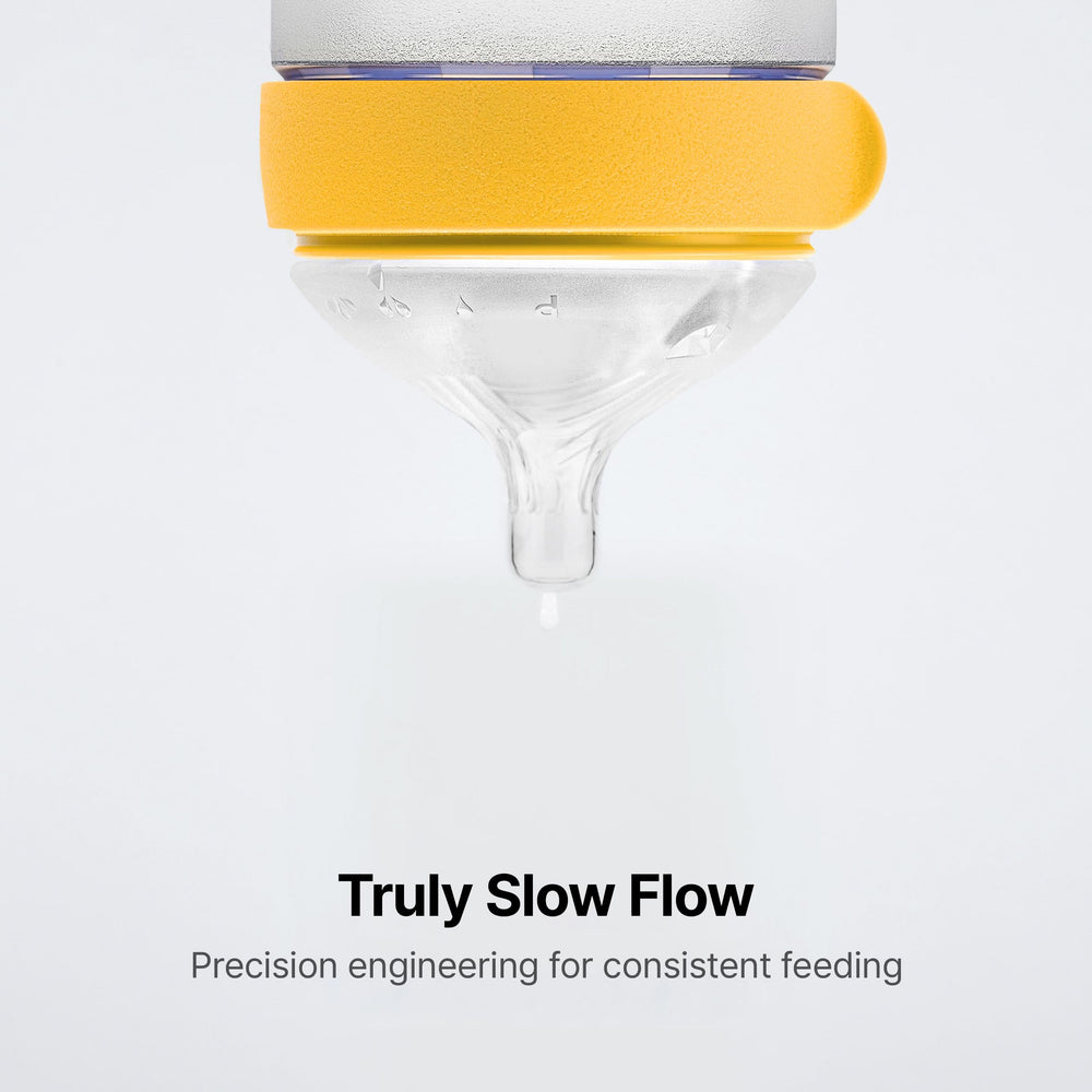 Comotomo Gen2 dual anti-colic vents reduce air intake during feeds.