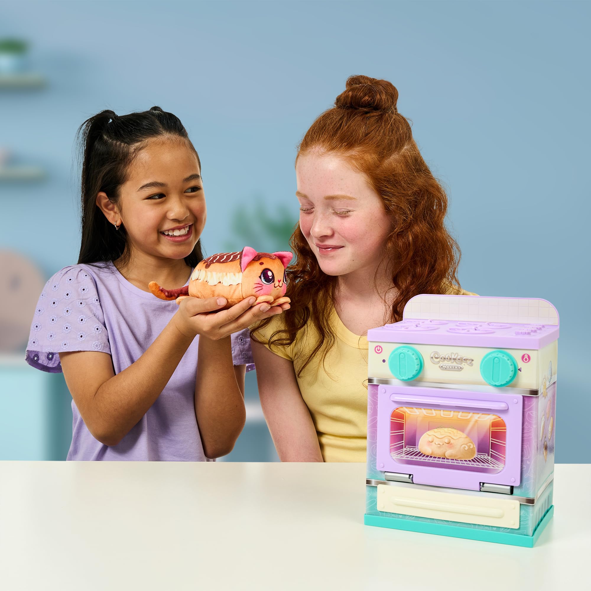 Cookeez Makery Lil' Bakez Oven insert toy and bake timer for timed creativity.